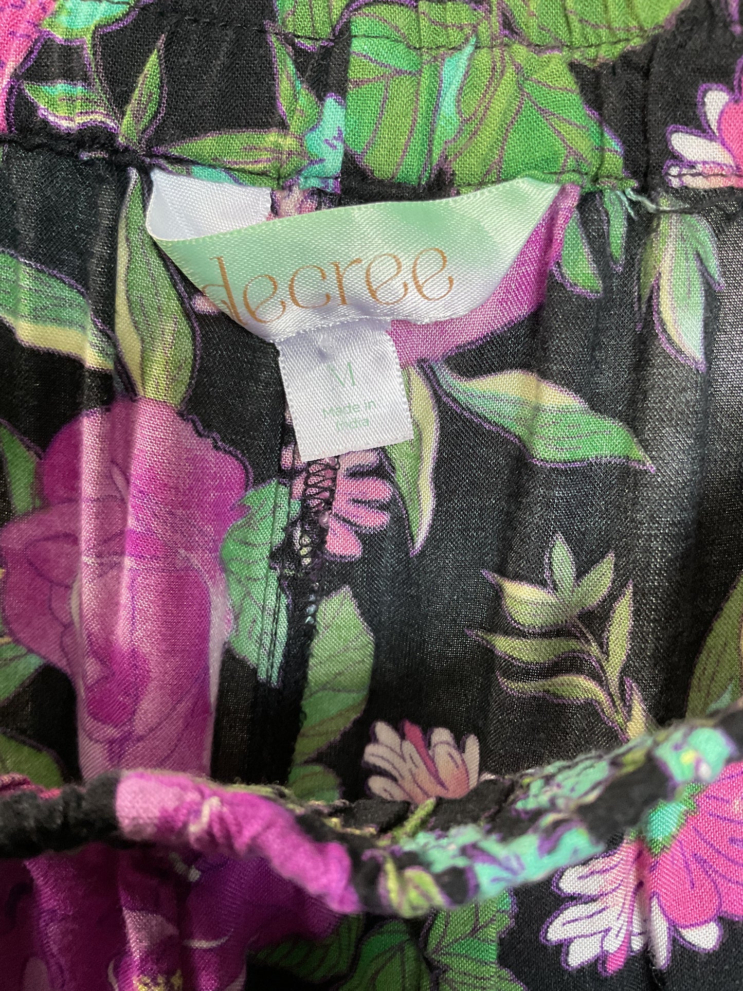 Decree Misses Elastic Purple Floral Shorts Size M