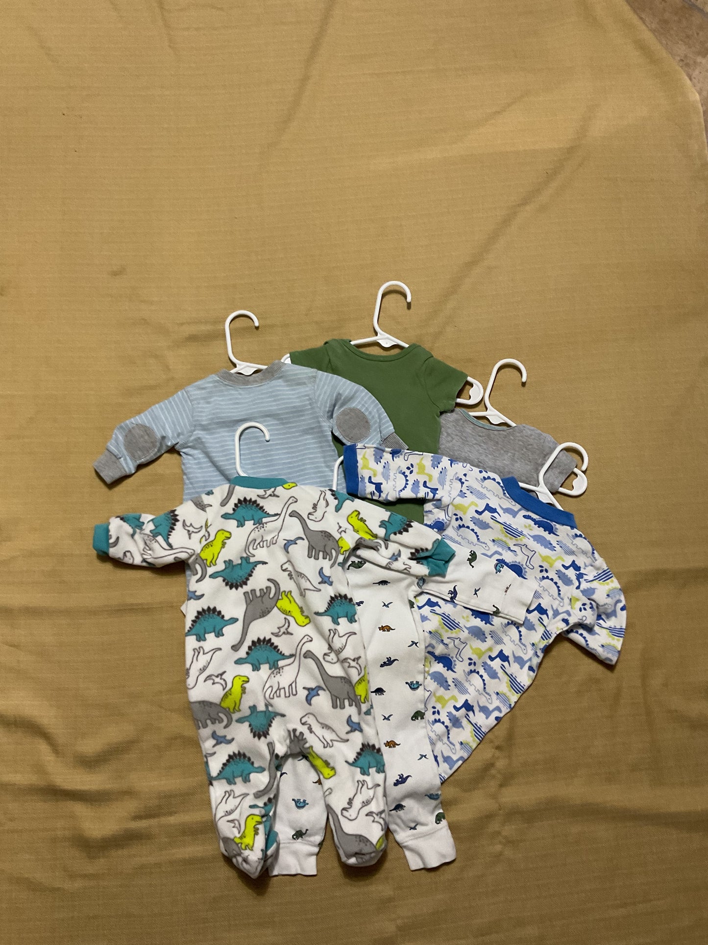 Dinosaur Themed 6 Piece Baby Boy Wardrobe Size 0-3 Months