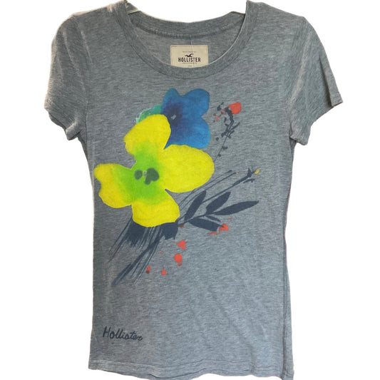 Hollister Gray Floral Graphic Women’s T-shirt Size M.