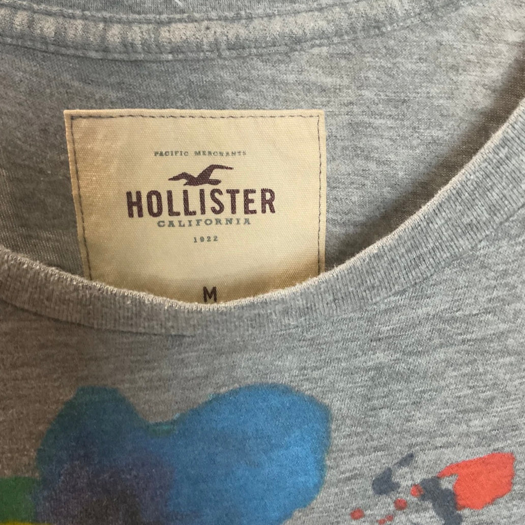 Hollister Gray Floral Graphic Women’s T-shirt Size M.