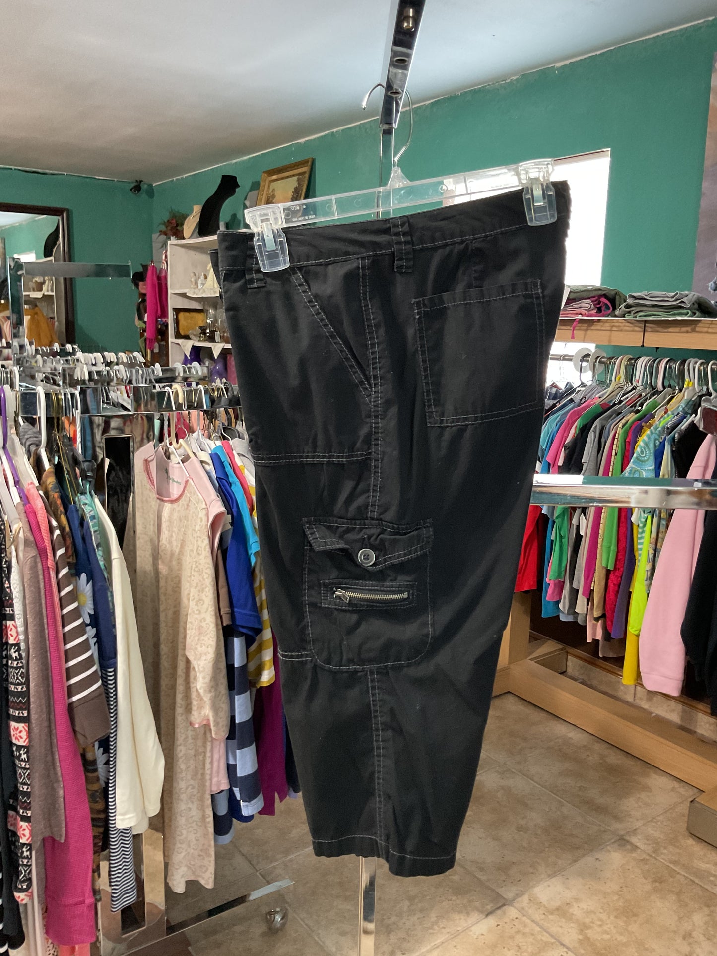 No Boundaries Cargo Jr’s Capri Pants Size 13