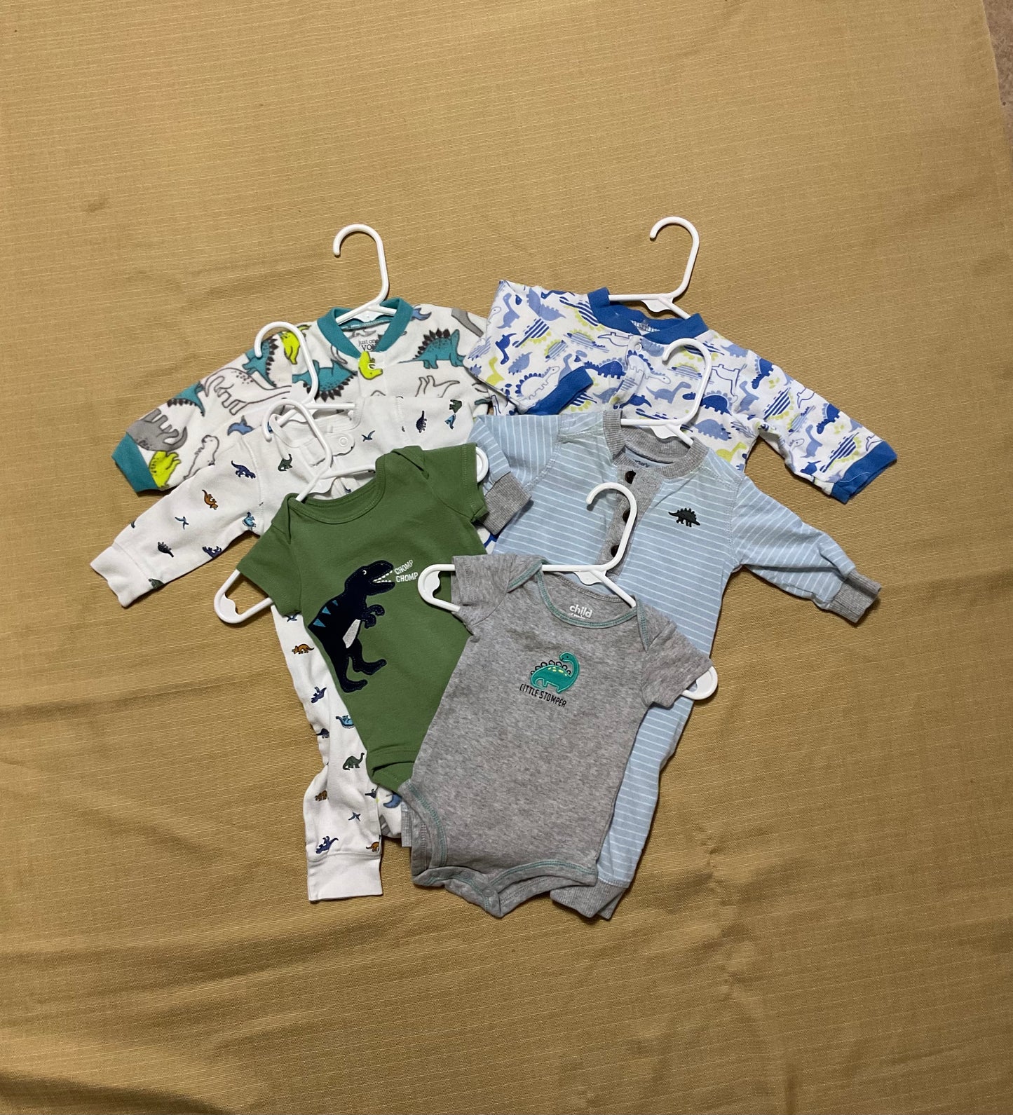 Dinosaur Themed 6 Piece Baby Boy Wardrobe Size 0-3 Months