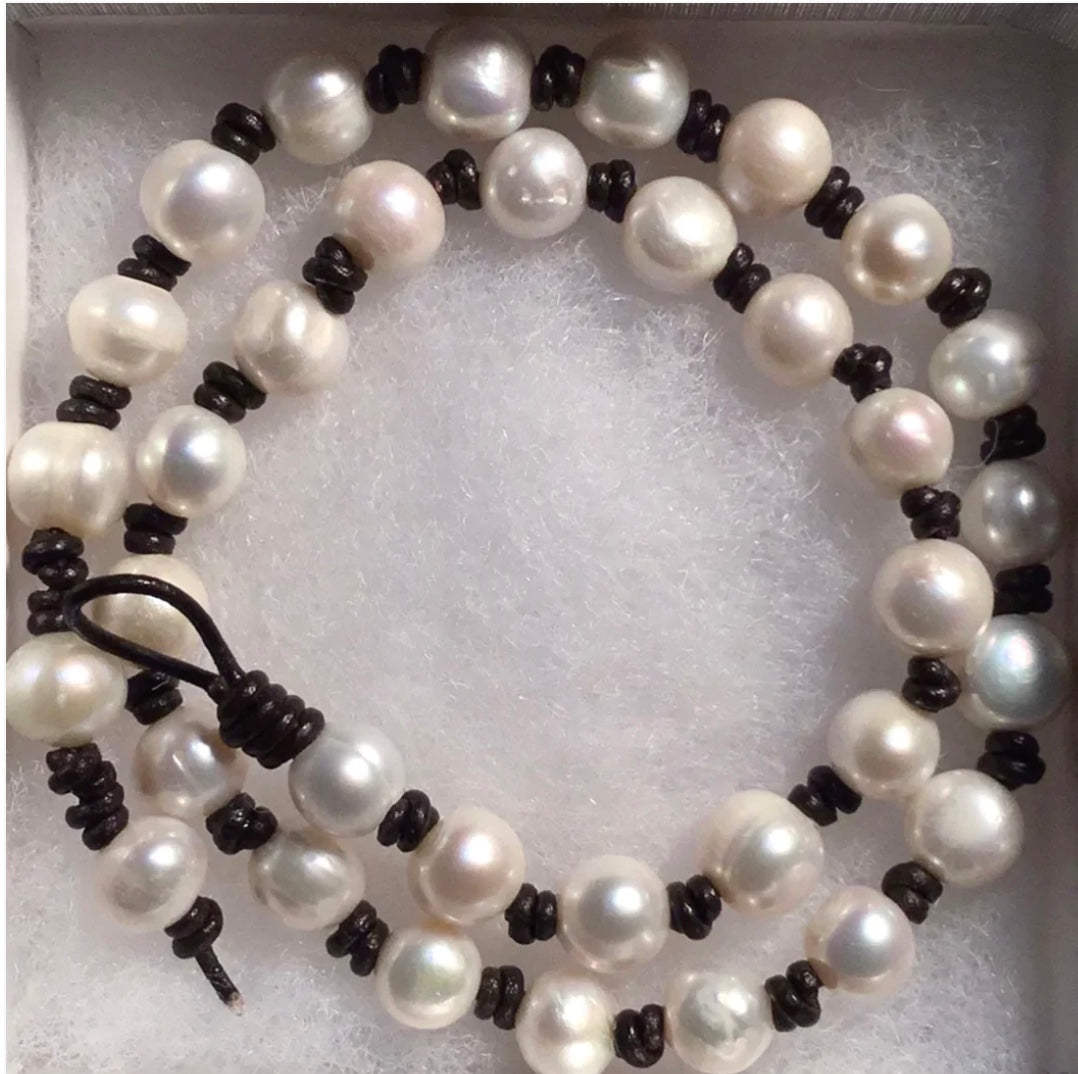 Infinity Leather Pearl Necklace