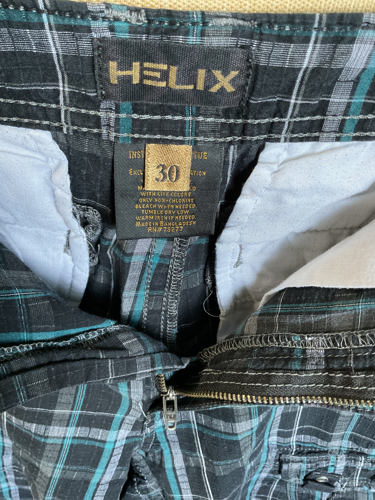 Helix Cargo Men’s Shorts Size 30W