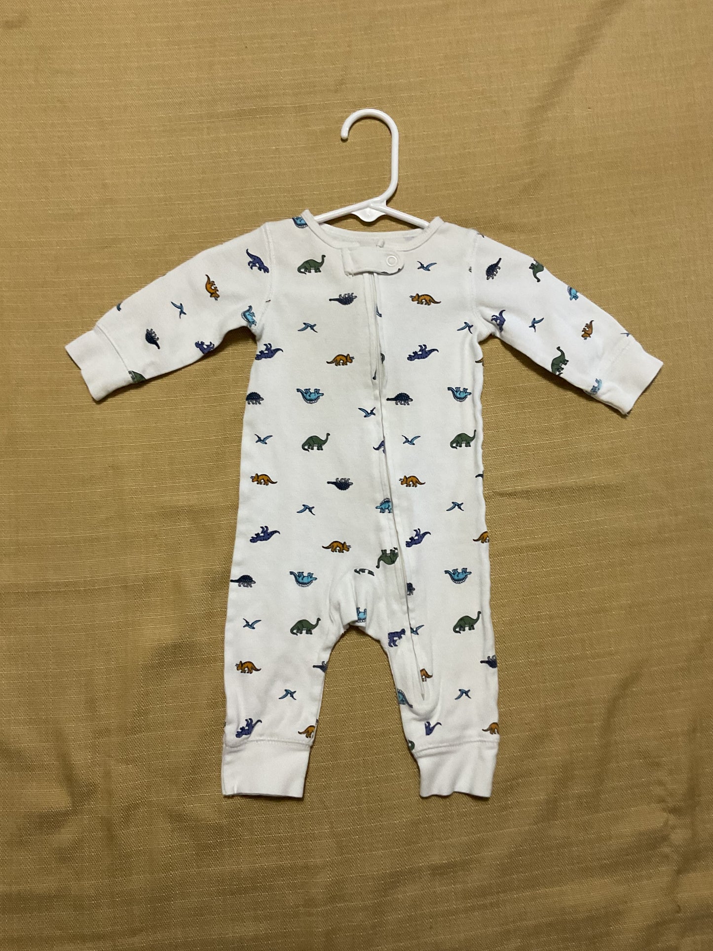 Dinosaur Themed 6 Piece Baby Boy Wardrobe Size 0-3 Months